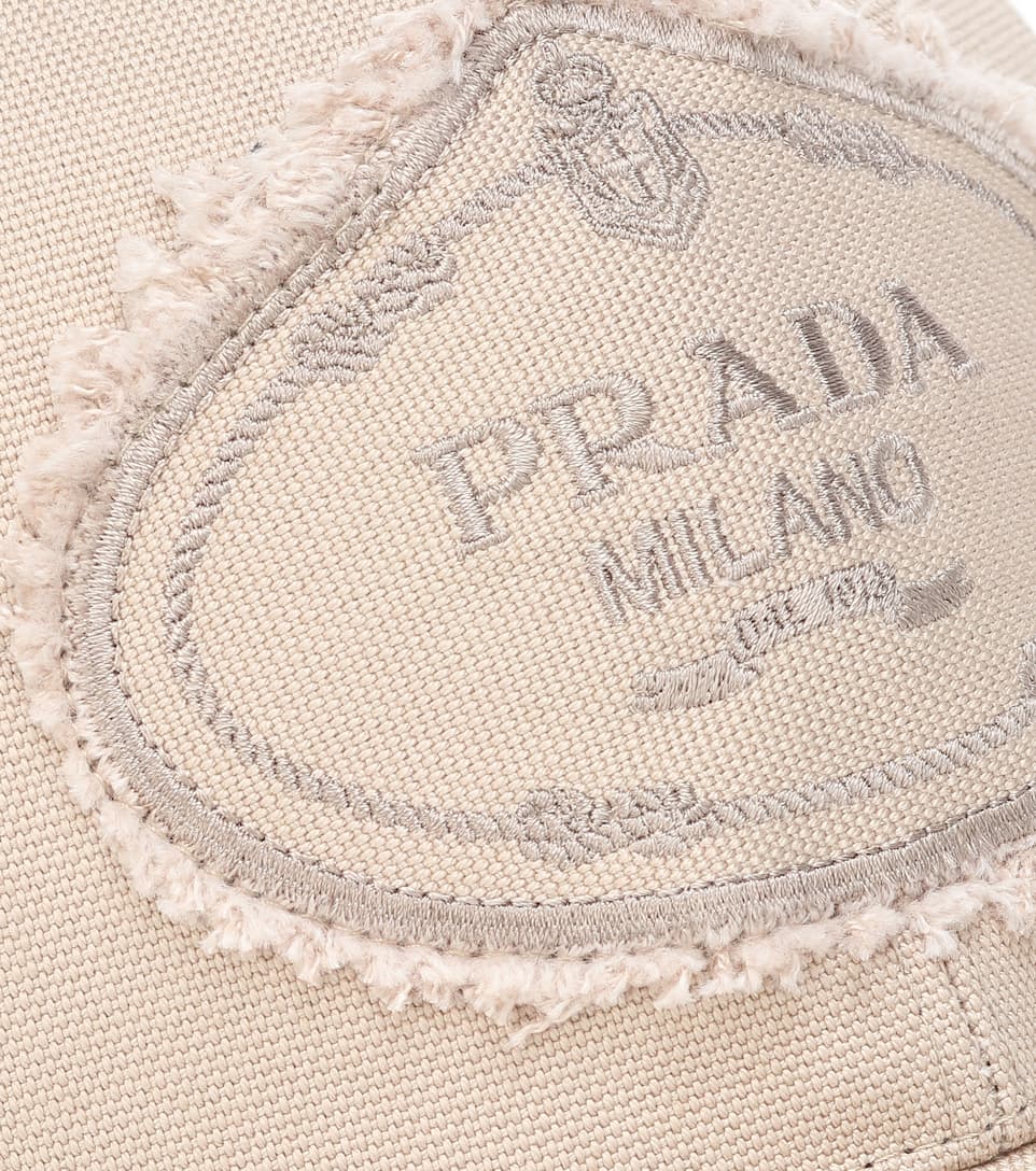 Кепка Prada для женщин